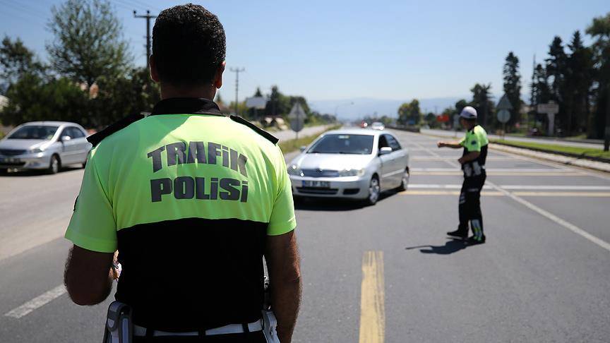 Yeni yılda cezalar uçuyor: Trafik Kanunu’nda kırmızı ışık, hız ve alkol cezaları katlanıyor! 9